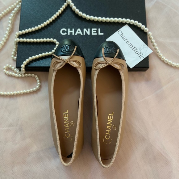 NEW!! CHANEL 🤎 23B Lambskin Dark Beige / Black Ballet Flats Shoes Size 37.5 - Picture 1 of 5